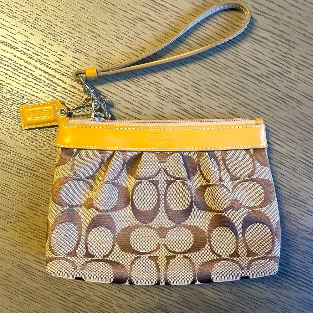 COACH Patent Signature “C“ Jacquard Wristlet | Pouch | Change Purse